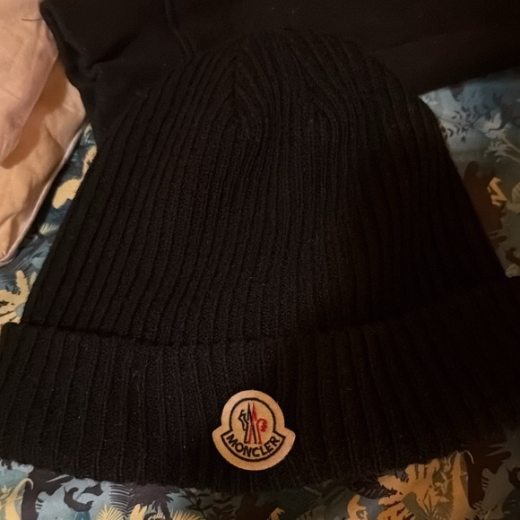 black moncler beanie